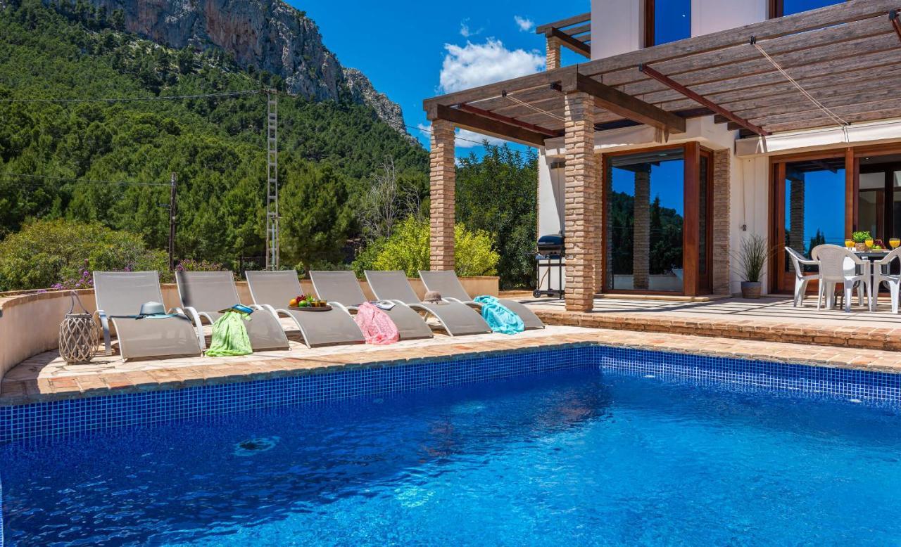 Anis Villa Calp